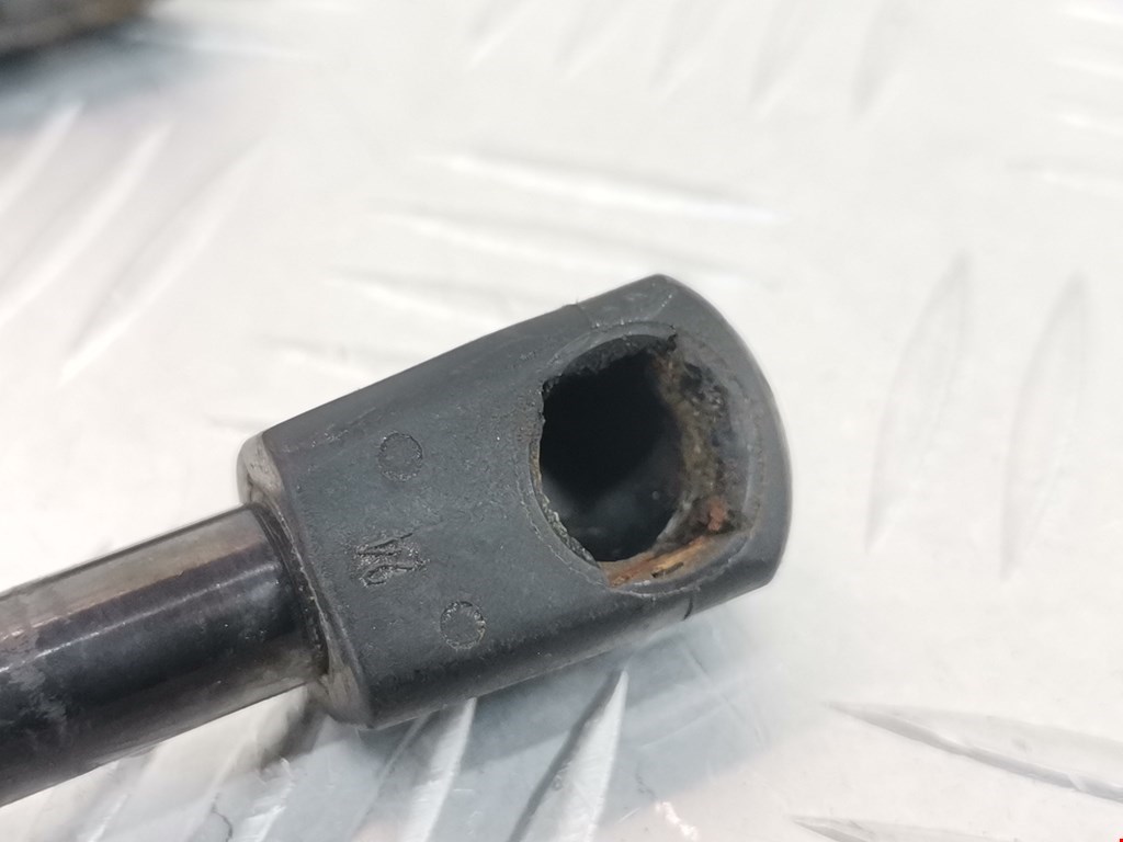 Амортизатор крышки (двери) багажника CHEVROLET Equinox 2009-2017