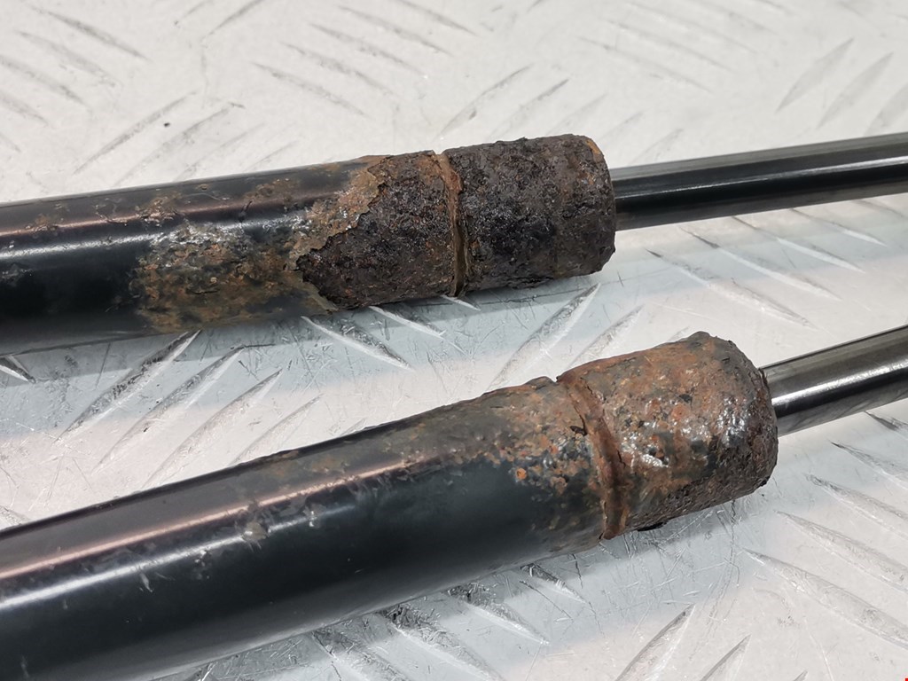 Амортизатор крышки (двери) багажника CHEVROLET Equinox 2009-2017