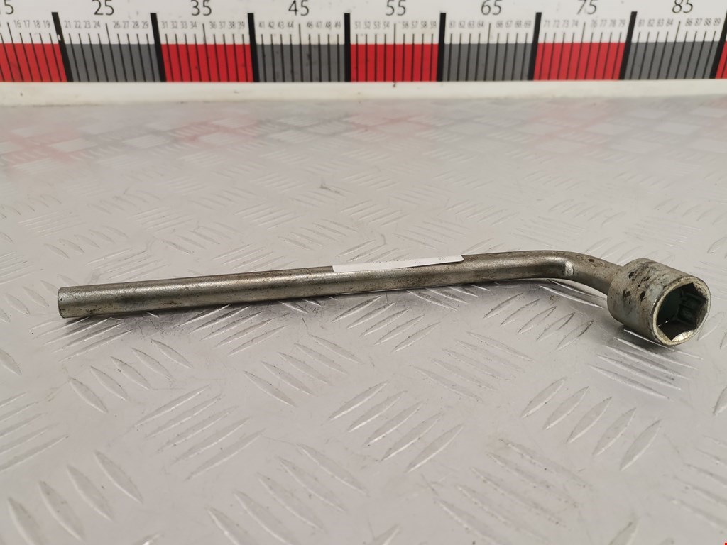 Ключ балонный SUBARU Outback 2003-2009