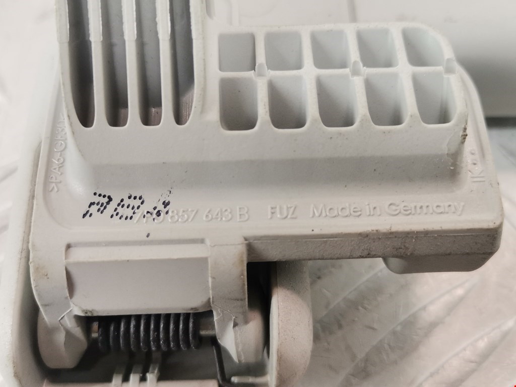 Ручка внутренняя потолочная (потолка салона) VOLKSWAGEN Touareg 2010-2018