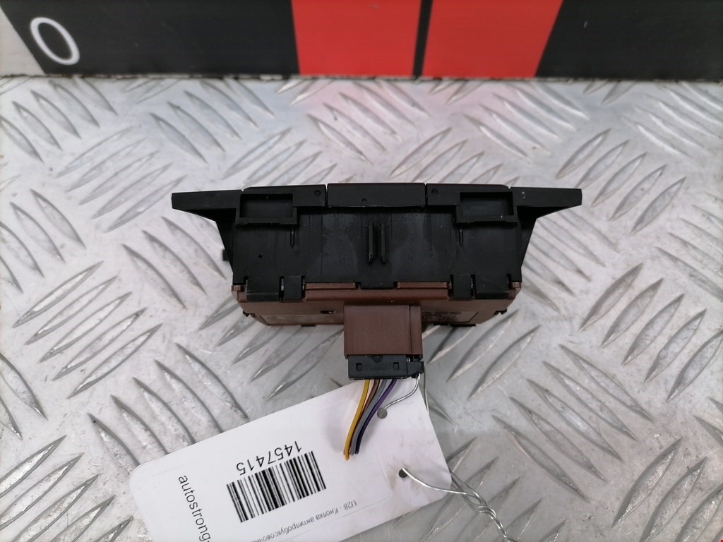 Кнопка антипробуксовочной системы VOLKSWAGEN Touareg 2010-2018