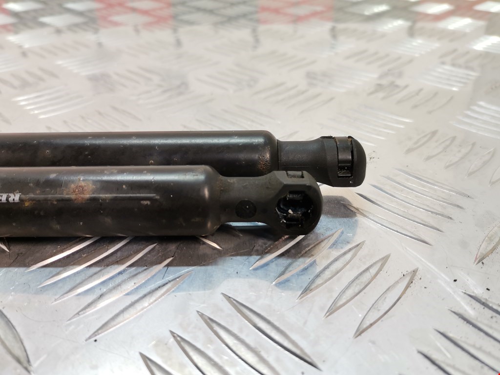 Амортизатор крышки (двери) багажника RENAULT Laguna 2007-2015