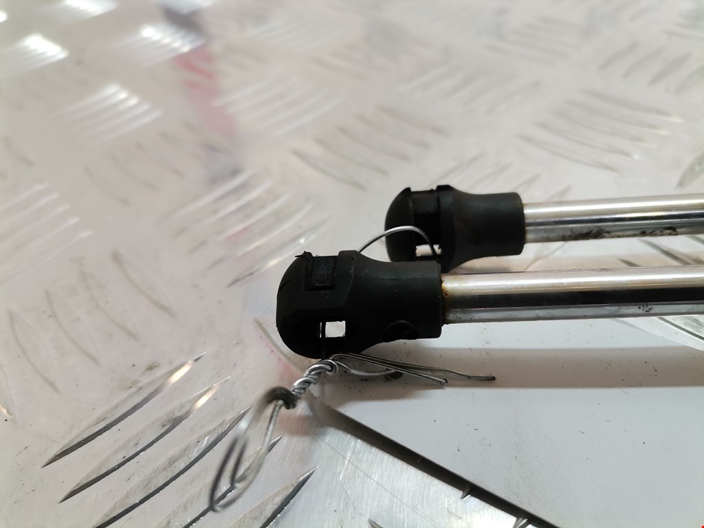 Амортизатор крышки (двери) багажника RENAULT Laguna 2007-2015