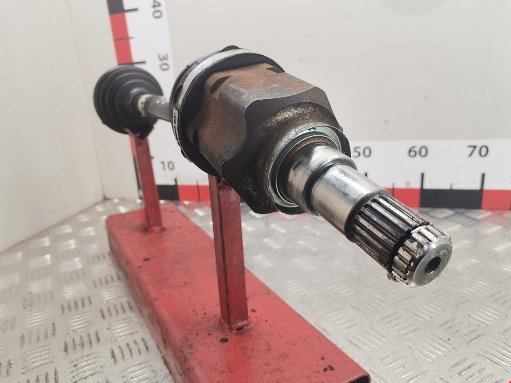 Полуось (привод, приводной вал) передняя левая TOYOTA Yaris II XP50 2005-2011