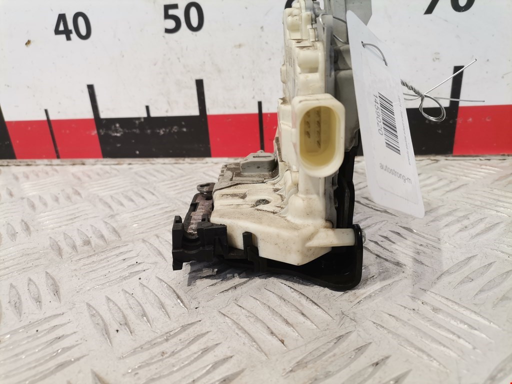 Замок двери задней правой SKODA Superb 2008-2015