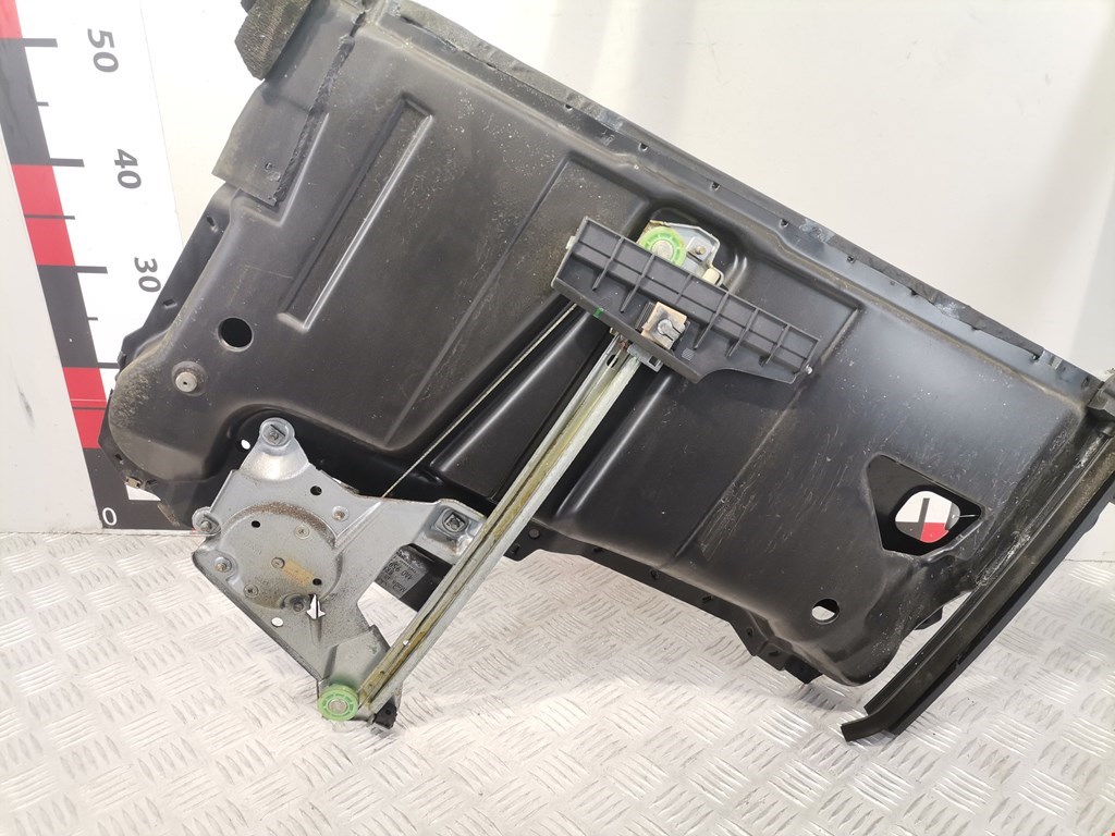 Стеклоподъемник задний левый AUDI 100 C4 1991-1994