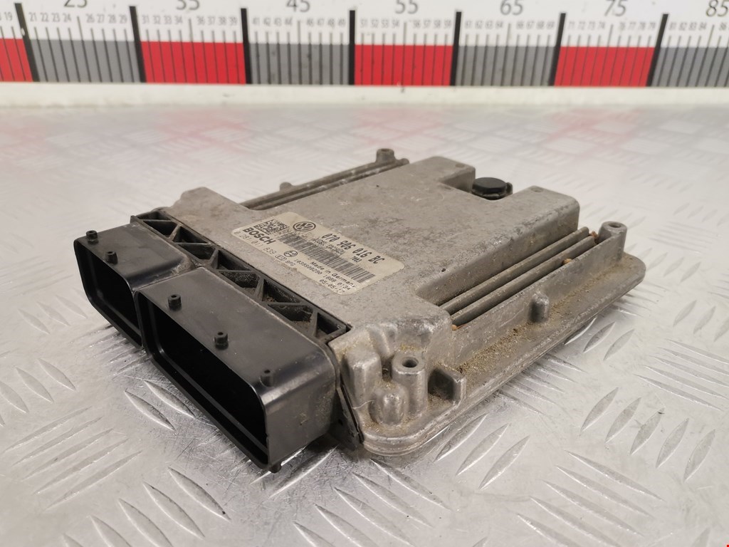 Блок управления двигателем Volkswagen Touareg 1 (2002-2010)