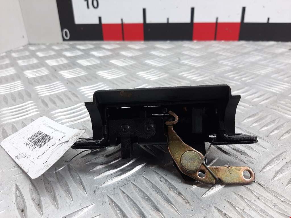 Замок багажника (крышки двери) VOLKSWAGEN Touareg 2002-2010