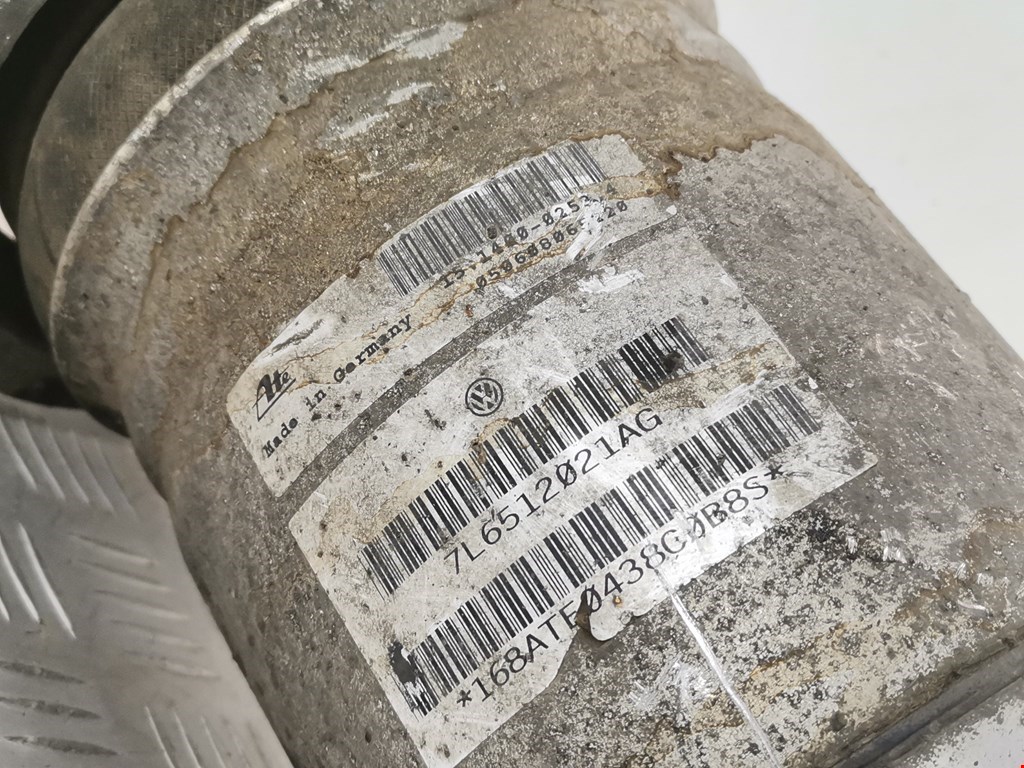 Амортизатор задний левый VOLKSWAGEN Touareg 2002-2010