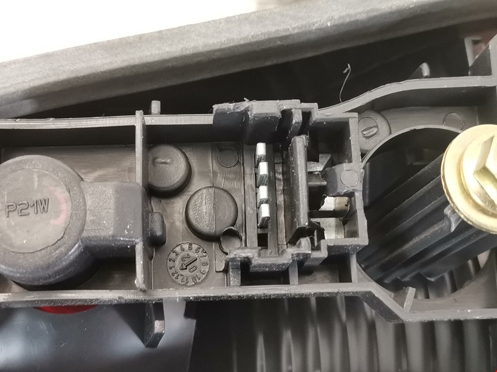 Фонарь задний внутренний левый RENAULT Laguna 2001-2007