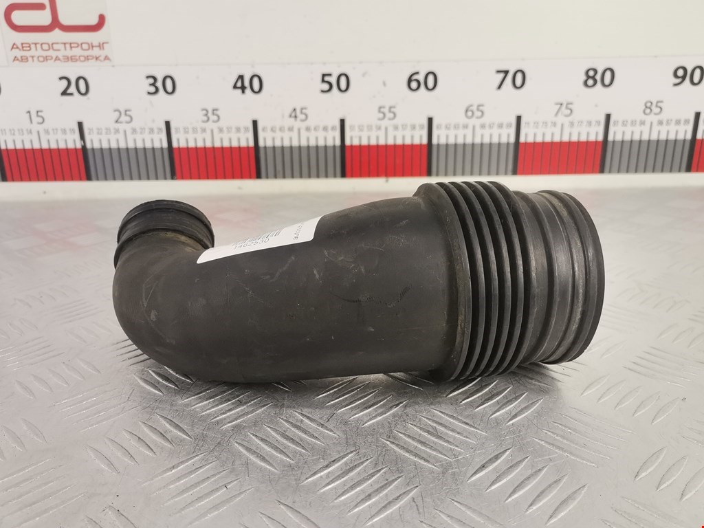 Патрубок воздушного фильтра VOLKSWAGEN Touareg 2002-2010