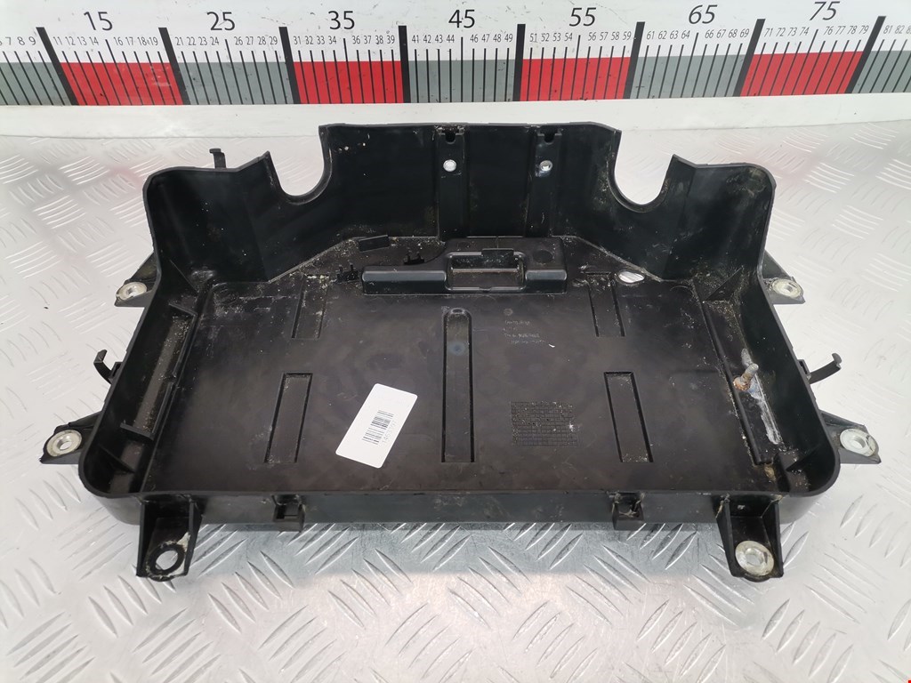 Крепление АКБ (корпус/подставка) VOLKSWAGEN Touareg 2002-2010