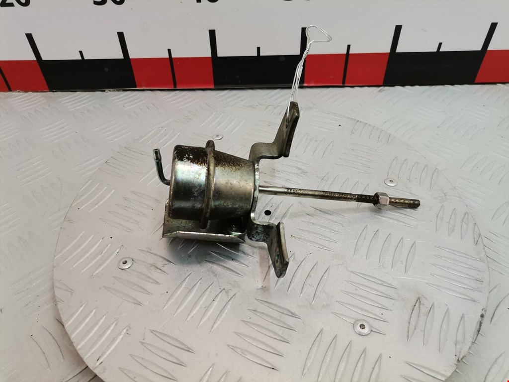 Моторчик привода (положения воздушных) заслонок (актуатор сервопривода турбины) NISSAN Note E11 2005-2014