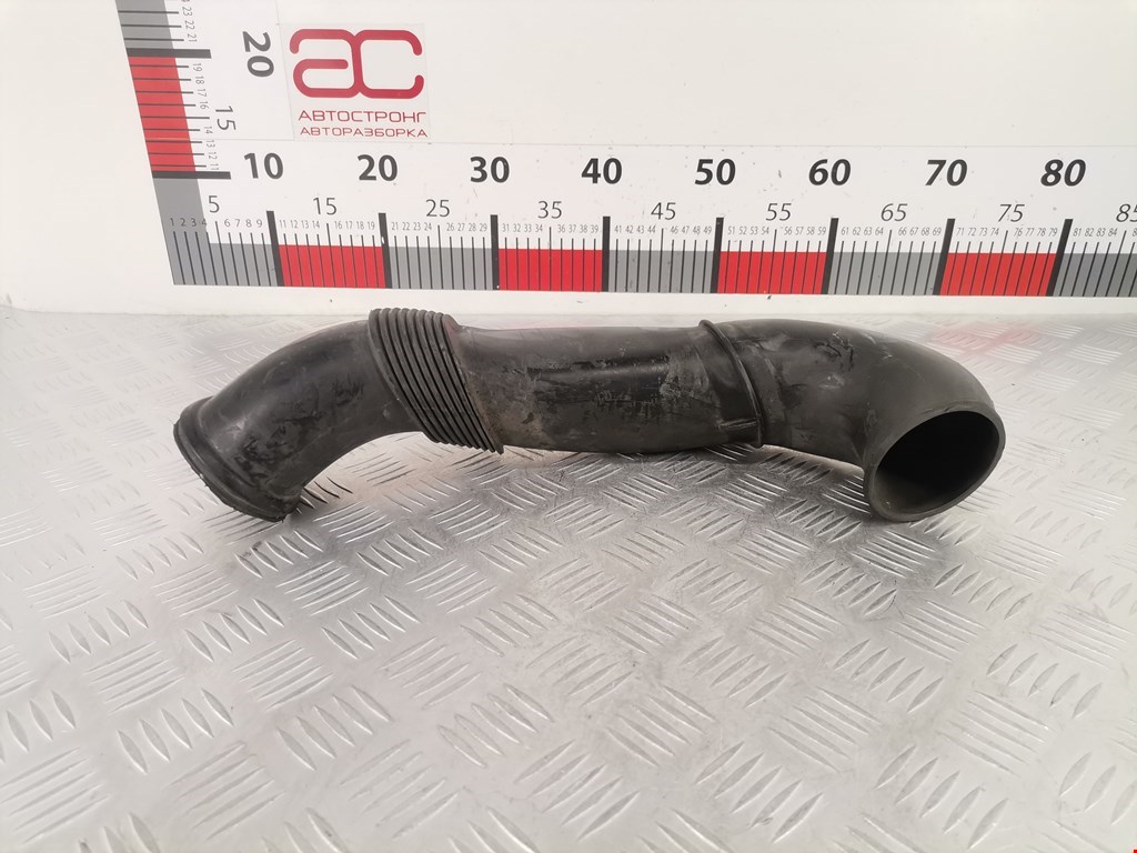 Патрубок воздушного фильтра VOLKSWAGEN Touareg 2002-2010