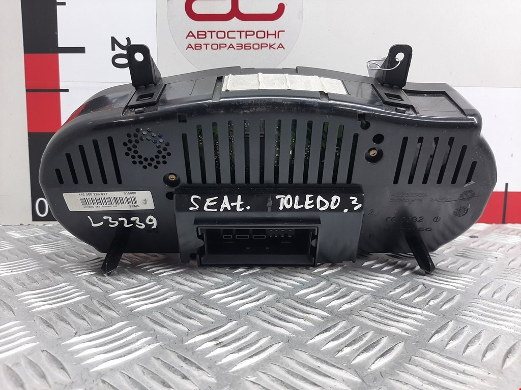 Панель приборов (щиток) SEAT Toledo 2004-2009