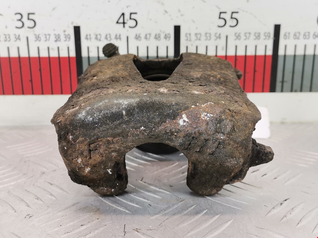 Суппорт передний правый VOLKSWAGEN Polo IV 2001-2009