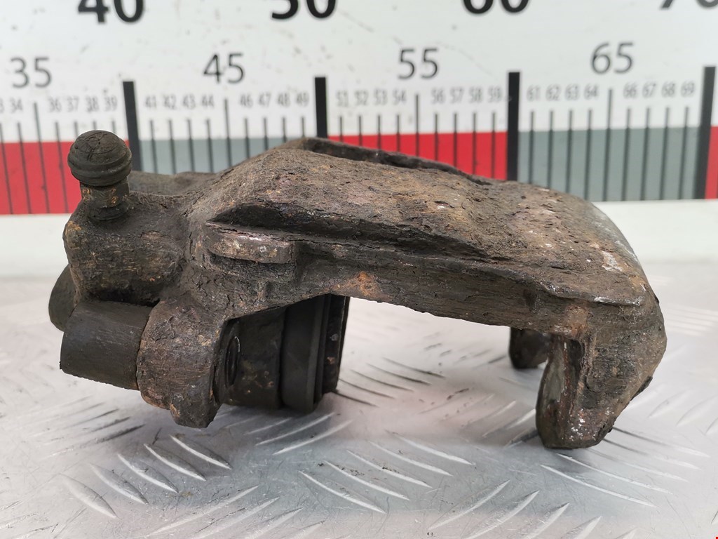 Суппорт передний правый VOLKSWAGEN Polo IV 2001-2009