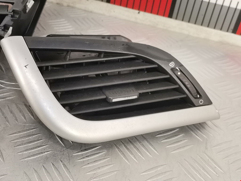 Дефлектор воздушный PEUGEOT 207 2006-2015