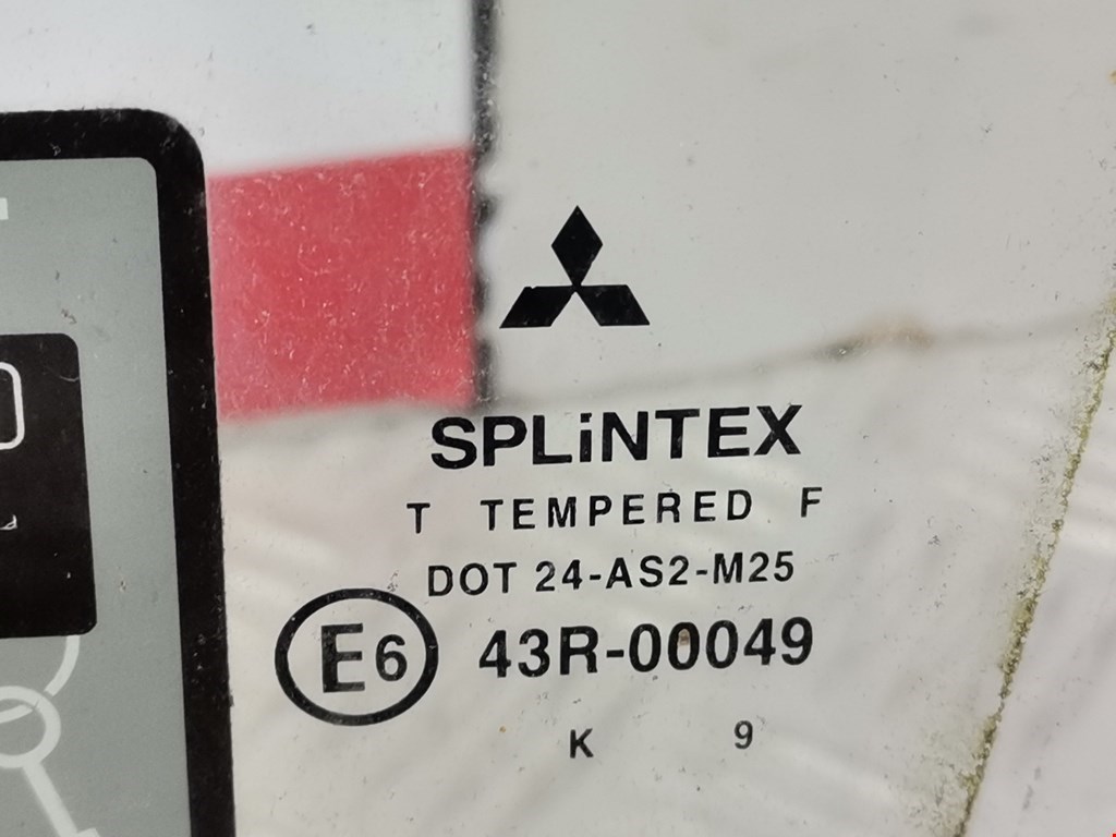 Стекло двери переднее левое MITSUBISHI Space Star 1999-2006