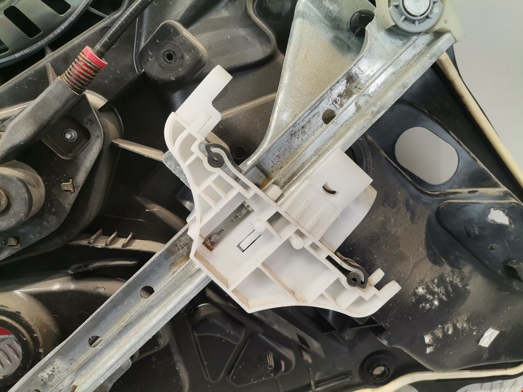 Стеклоподъемник задний левый FORD Fiesta 2001-2008