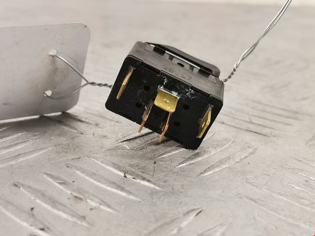 Кнопка стеклоподъемника AUDI A4 B5 1995-2001