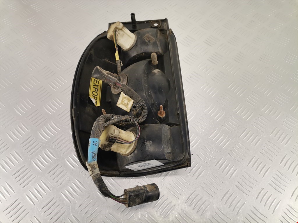 Фонарь задний правый FORD Explorer 1995-2001