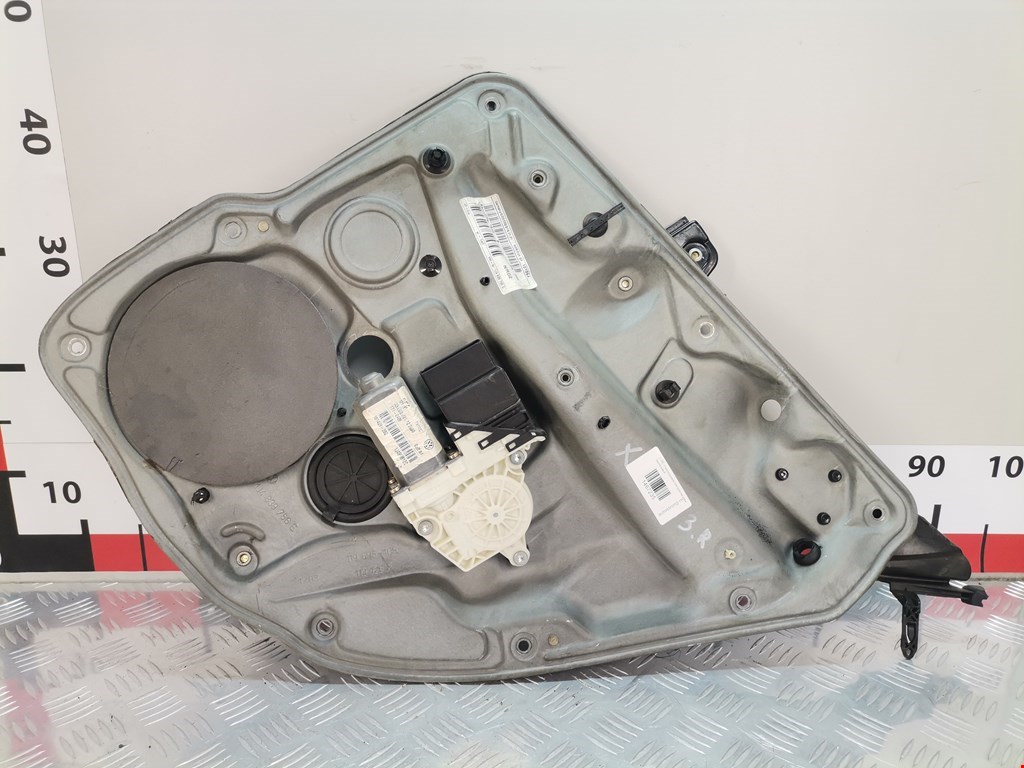 Стеклоподъемник задний правый VOLKSWAGEN Bora 1998-2005
