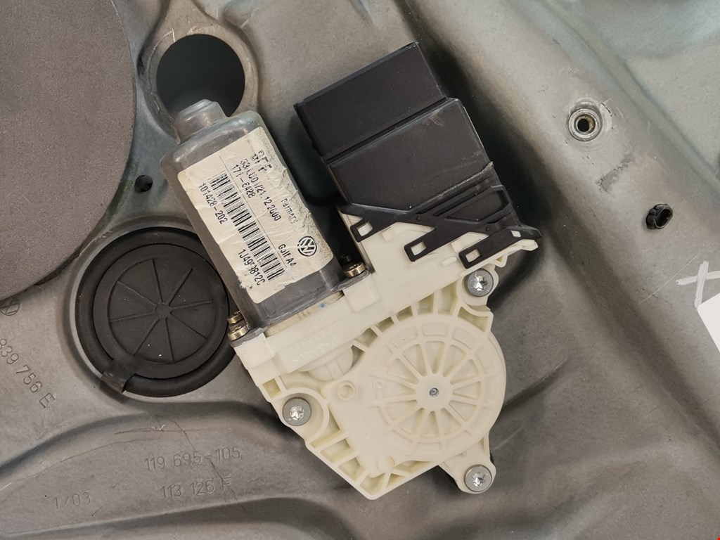 Стеклоподъемник задний правый VOLKSWAGEN Bora 1998-2005