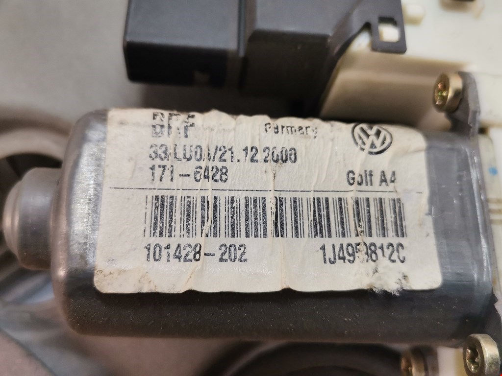 Стеклоподъемник задний правый VOLKSWAGEN Bora 1998-2005