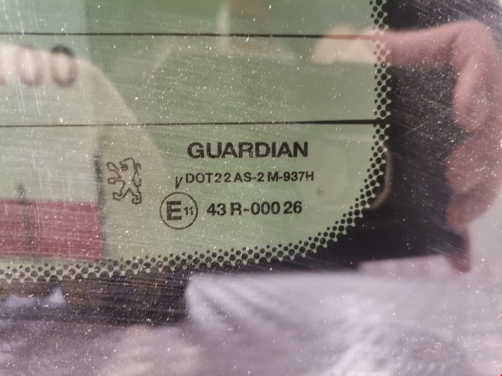 Стекло заднее PEUGEOT 206 1998-2012