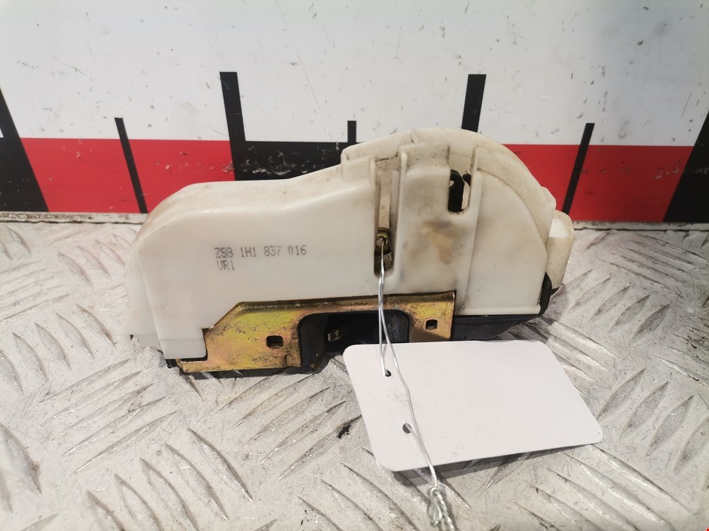 Замок двери передней правой VOLKSWAGEN Golf III 1991-1997