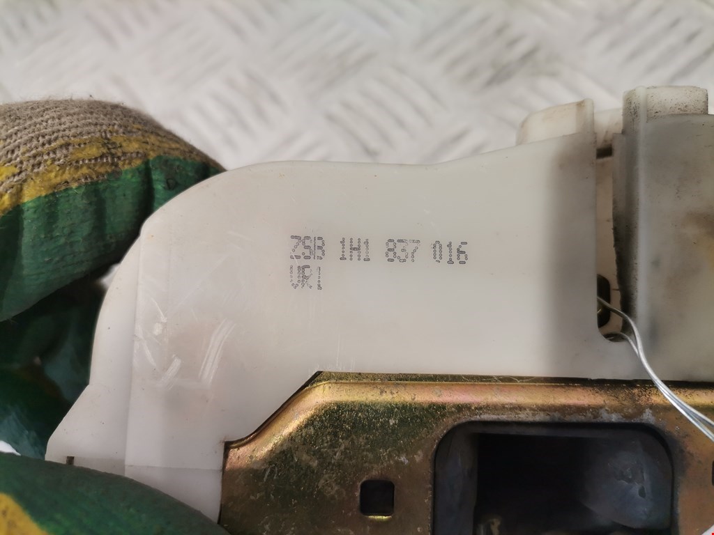 Замок двери передней правой VOLKSWAGEN Golf III 1991-1997