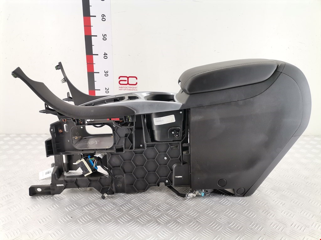 Подлокотник в салон CADILLAC SRX 2009-2016