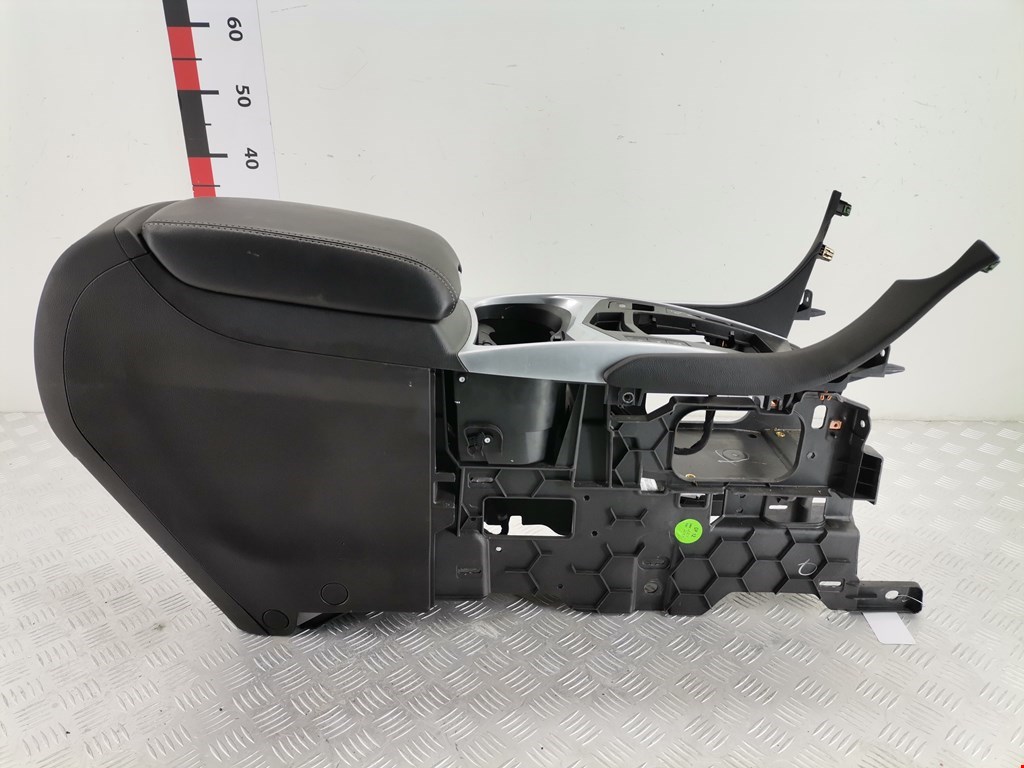 Подлокотник в салон CADILLAC SRX 2009-2016