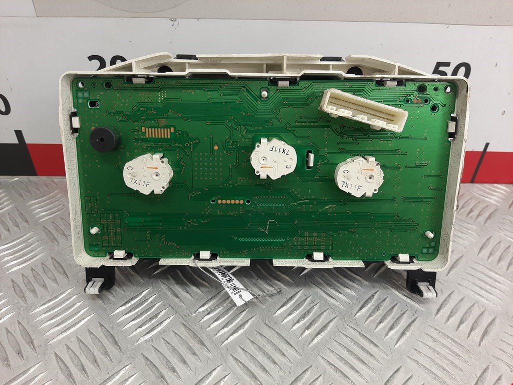 Панель приборов (щиток) NISSAN Note E11 2005-2014