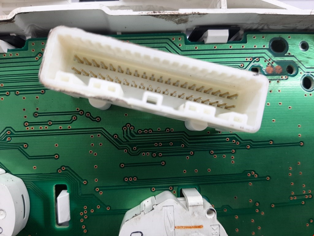 Панель приборов (щиток) NISSAN Note E11 2005-2014