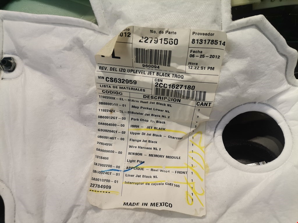 Обшивка двери передняя левая CADILLAC SRX 2009-2016