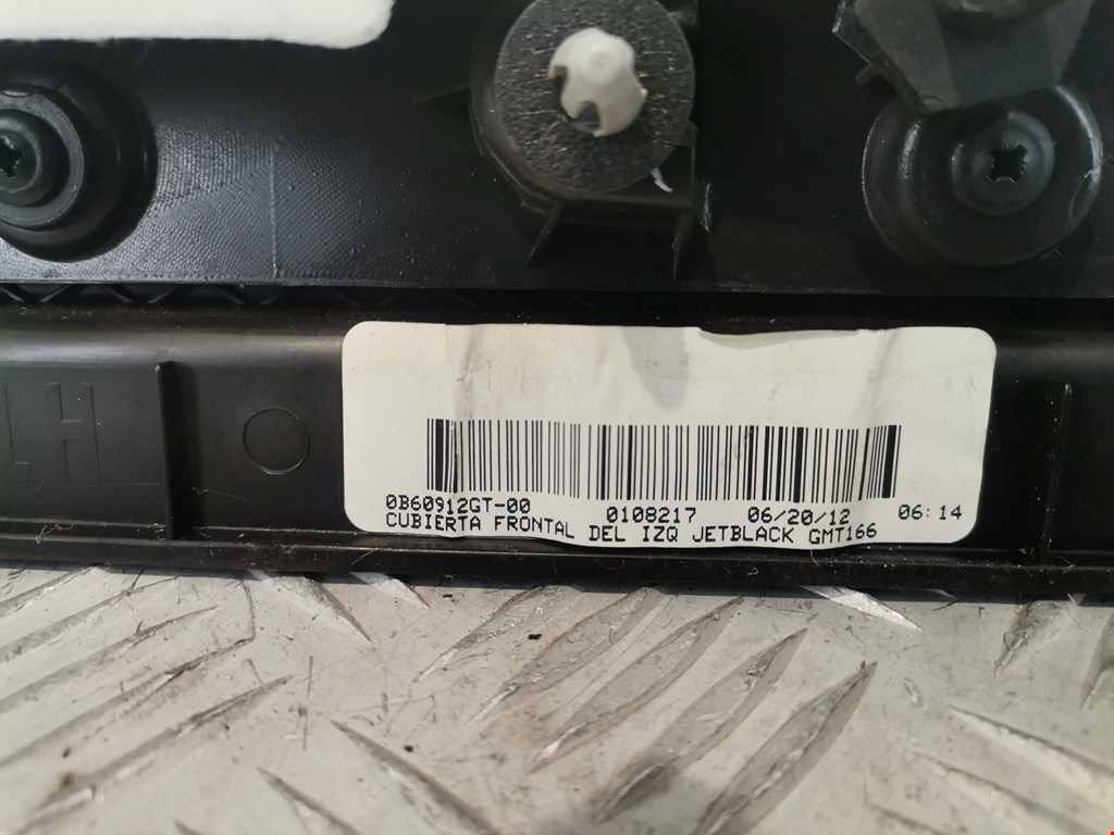 Обшивка двери передняя левая CADILLAC SRX 2009-2016