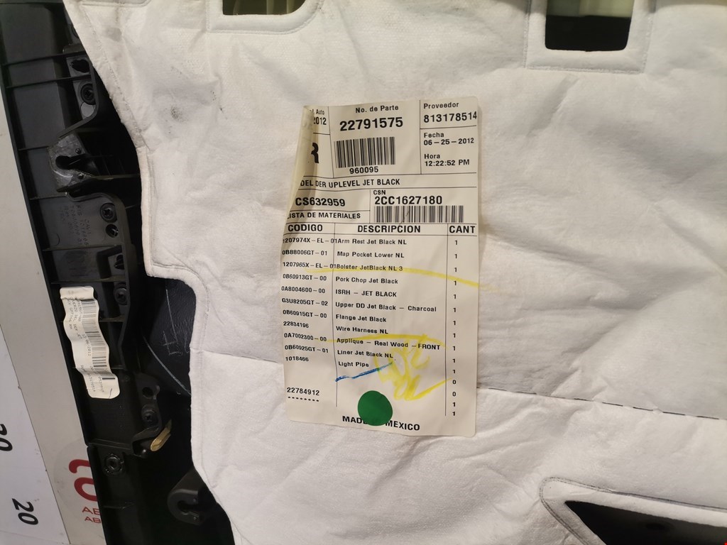 Обшивка двери передняя правая CADILLAC SRX 2009-2016