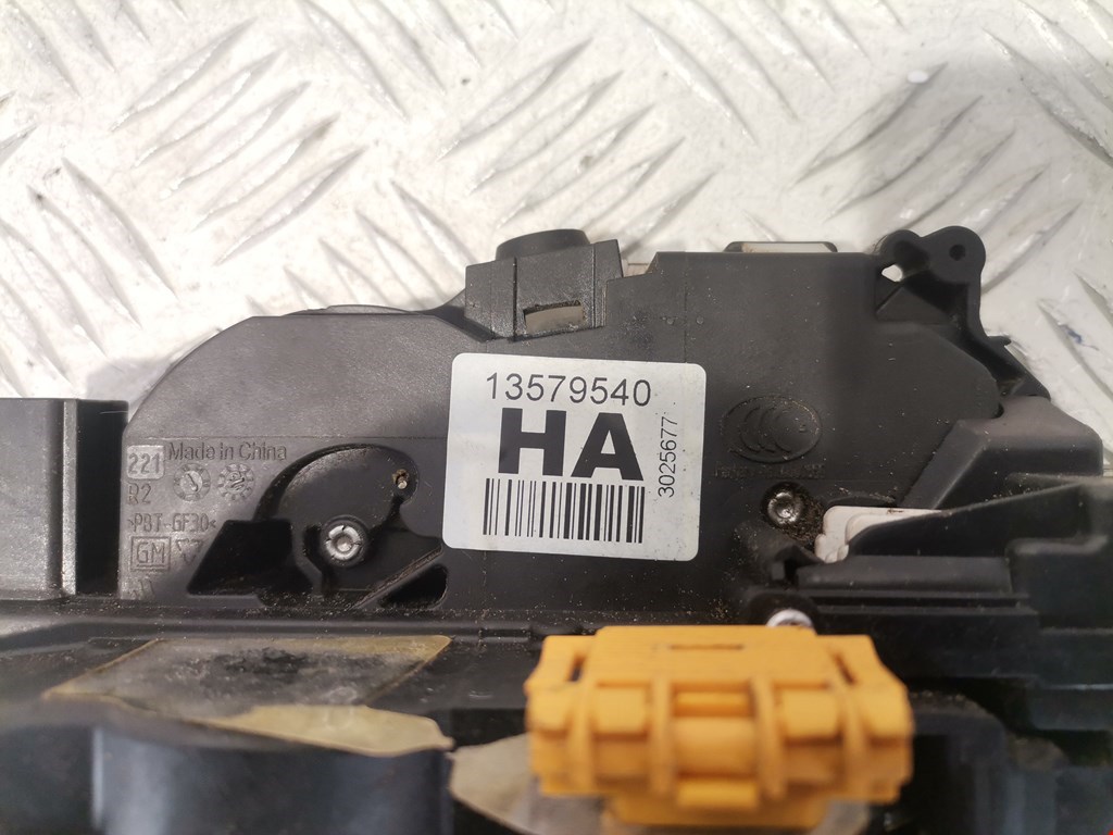 Замок двери задней правой CADILLAC SRX 2009-2016