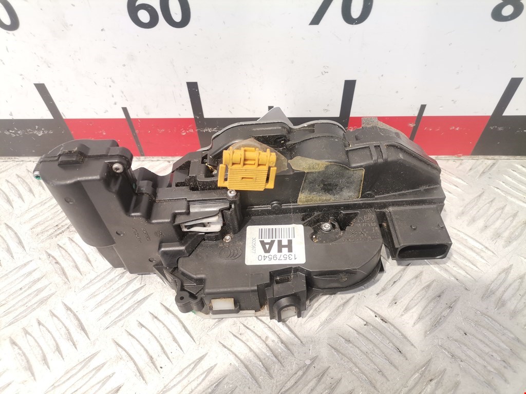 Замок двери задней правой CADILLAC SRX 2009-2016