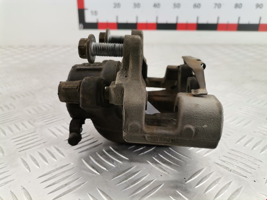 Суппорт задний левый BMW 3er F30/F31/F80 2011-2019