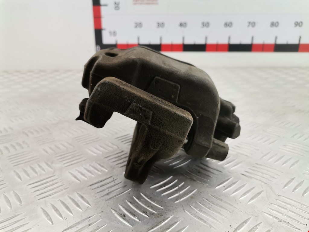 Суппорт передний левый BMW 3er F30/F31/F80 2011-2019