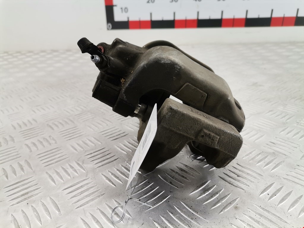 Суппорт передний левый BMW 3er F30/F31/F80 2011-2019