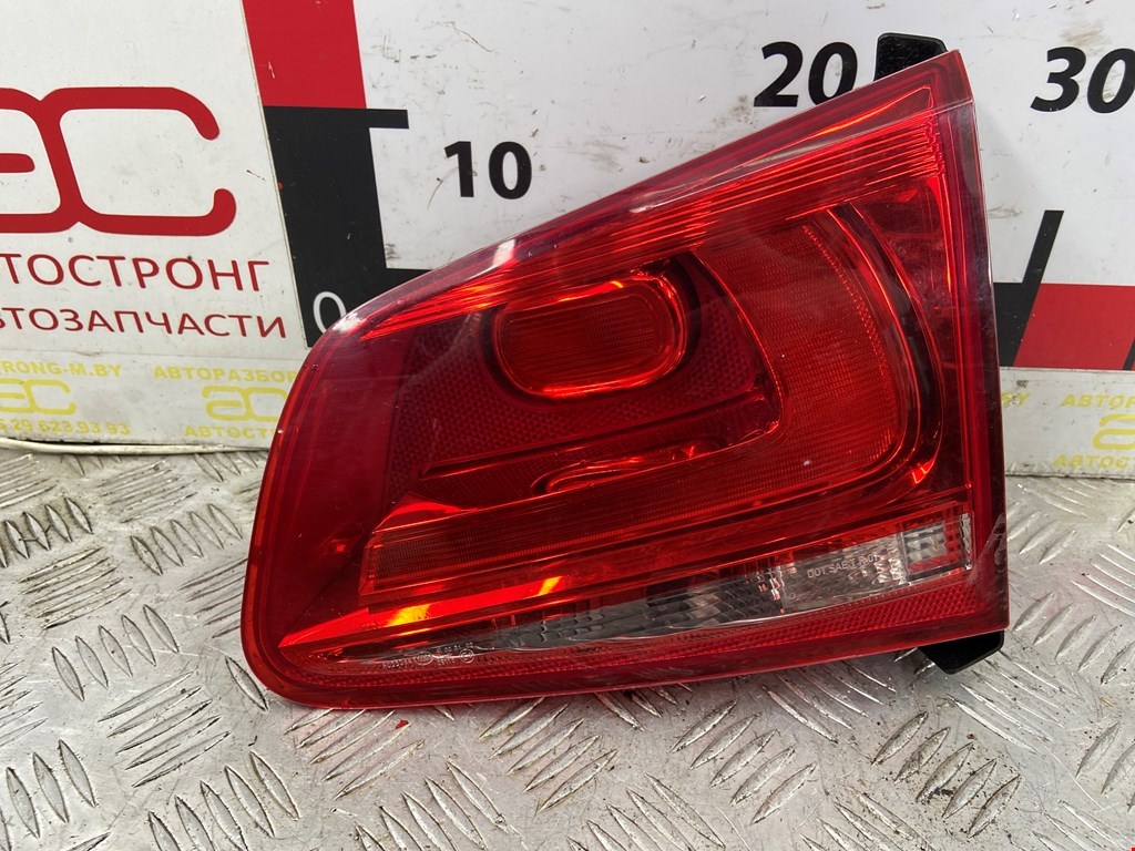Фонарь задний внутренний правый VOLKSWAGEN Touareg 2010-2018