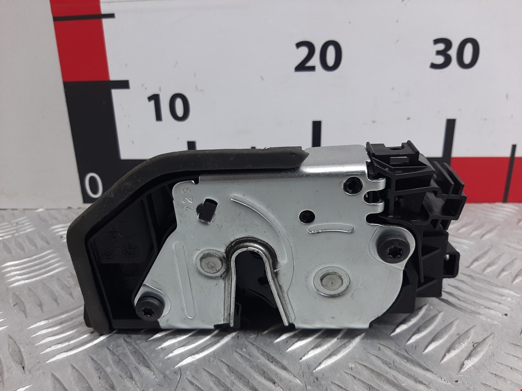 Замок двери задней правой BMW X1 E84 2009-2015