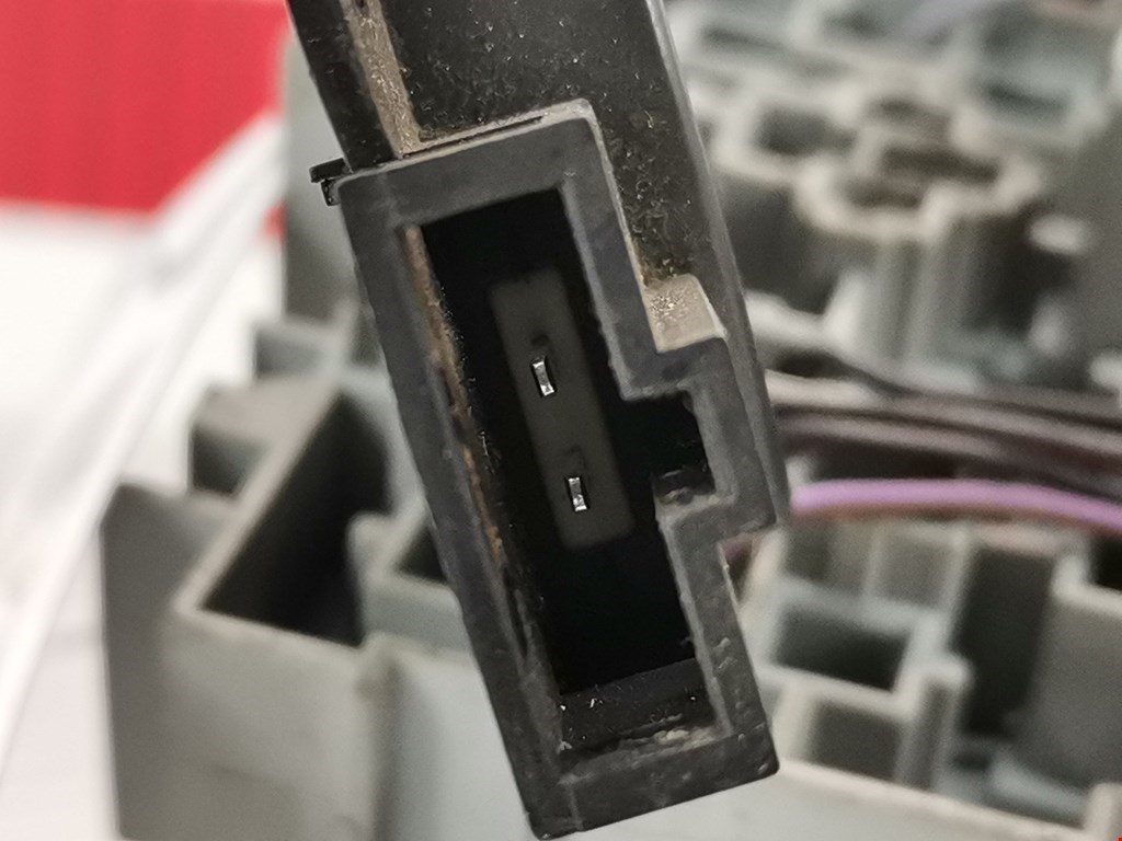 Блок реле VOLKSWAGEN Touareg 2002-2010