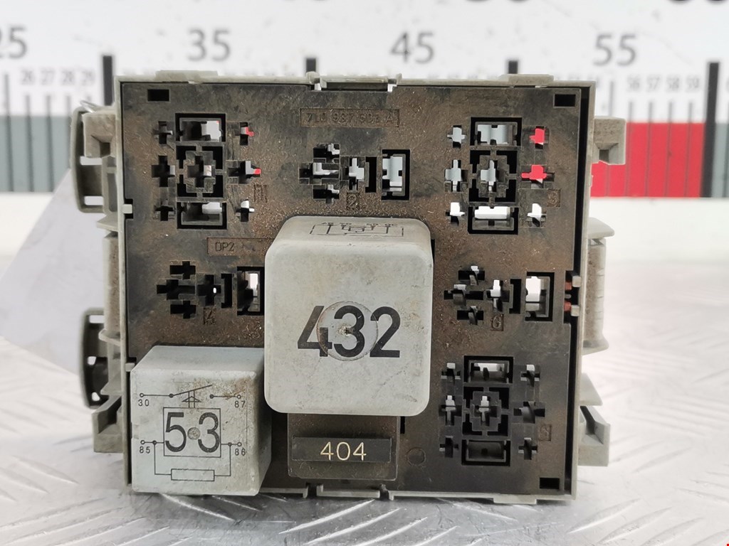 Блок реле VOLKSWAGEN Touareg 2002-2010