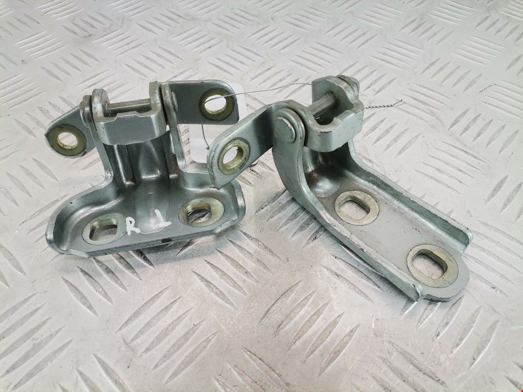 Петля двери задней левой Chevrolet Volt 1 (2010-2015)