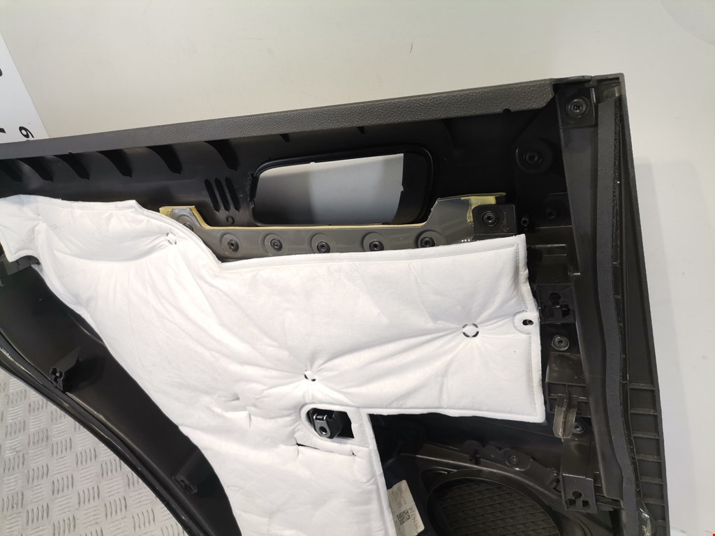 Обшивка двери задняя правая FORD Explorer 2011-2019